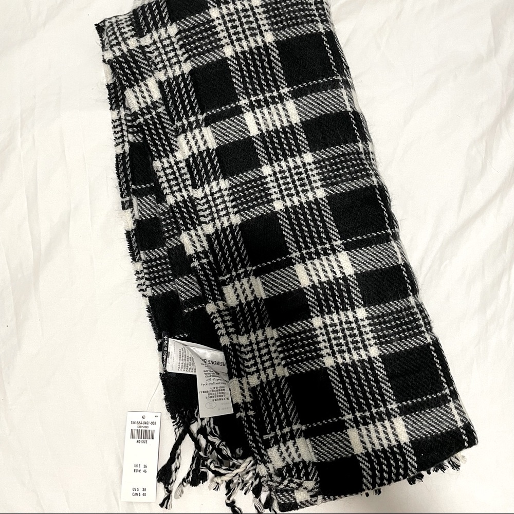 Checkered black and white scarf